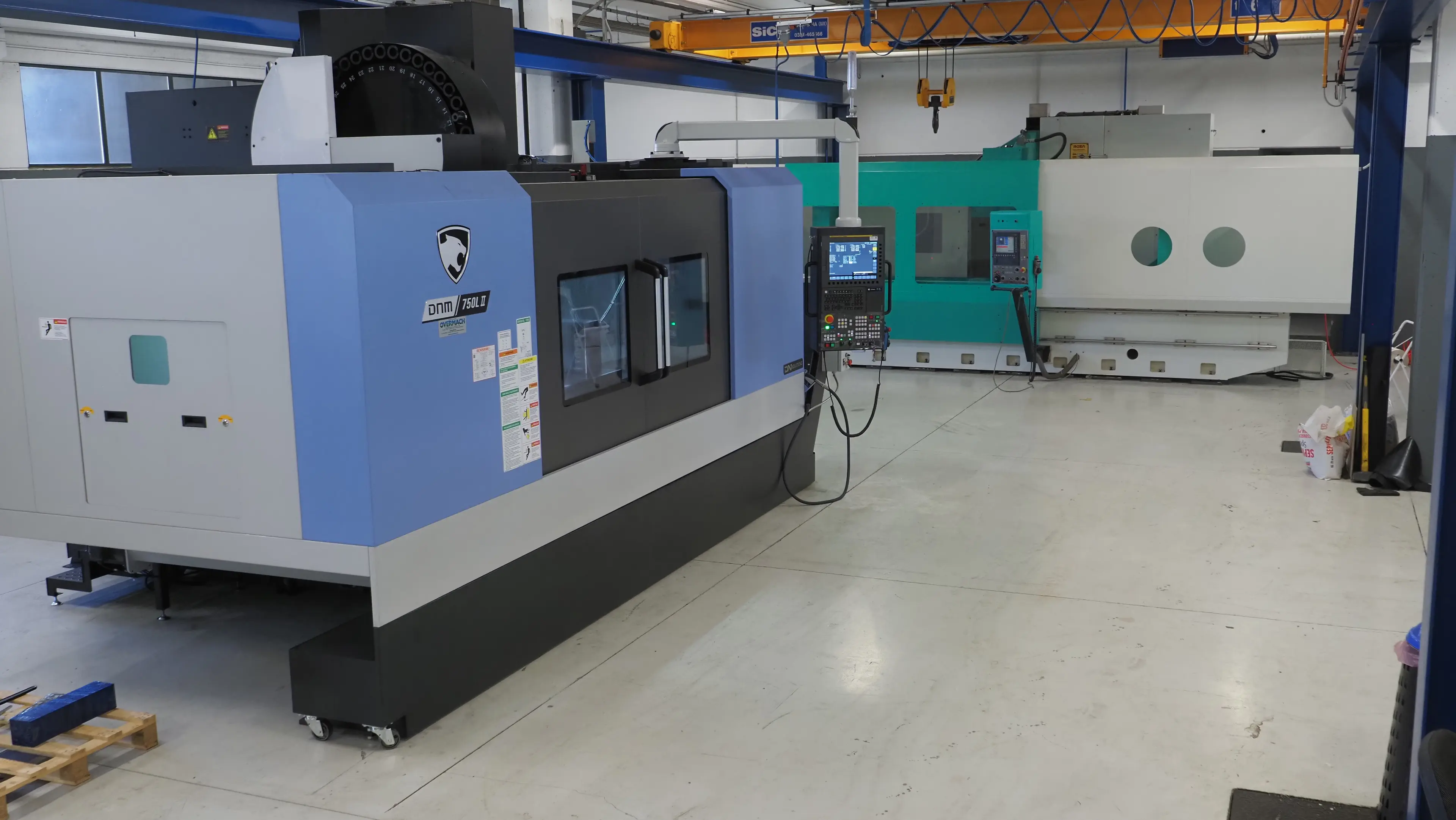 Vista del reparto lavorazioni GMT con centri di lavoro CNC